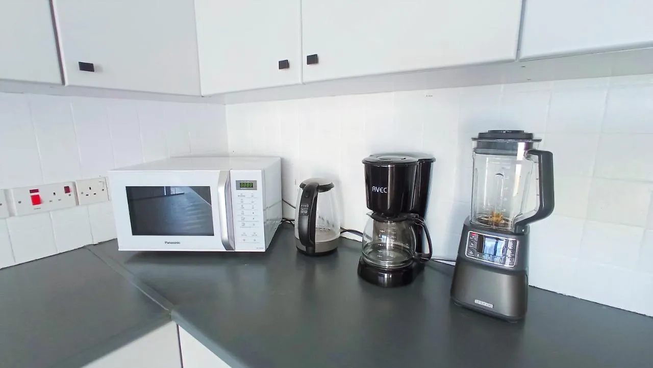 Luxury Private Rooms -Sea View, Netflix, Gym- 5 Min From Beach! - Private Room In Shared Apartment Larnaca 0*,  Cyprus