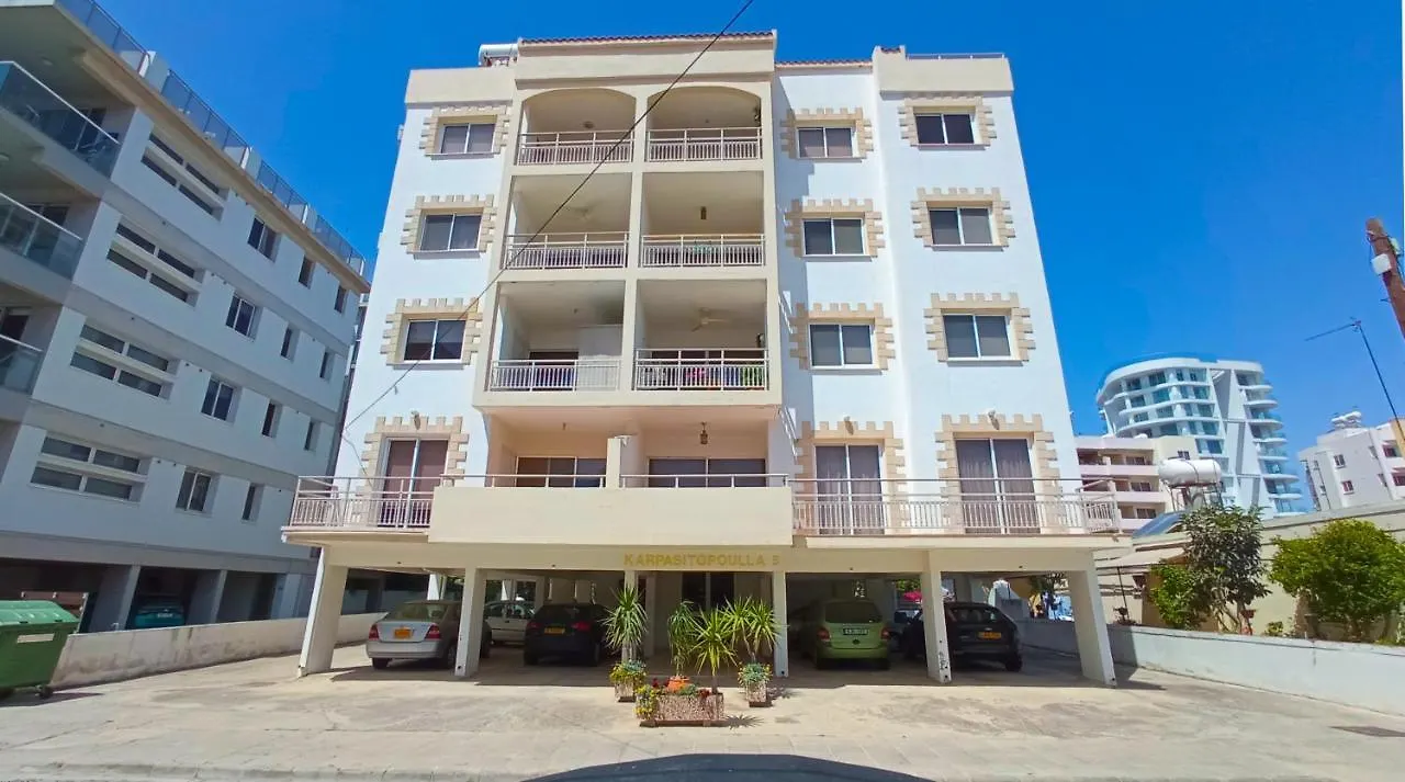 Luxury Private Rooms -Sea View, Netflix, Gym- 5 Min From Beach! - Private Room In Shared Apartment Larnaca