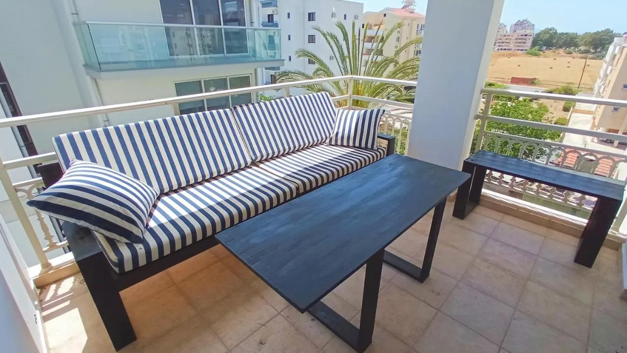 Homestay Luxury Private Rooms -Sea View, Netflix, Gym- 5 Min From Beach! - Private Room In Shared Apartment Larnaca