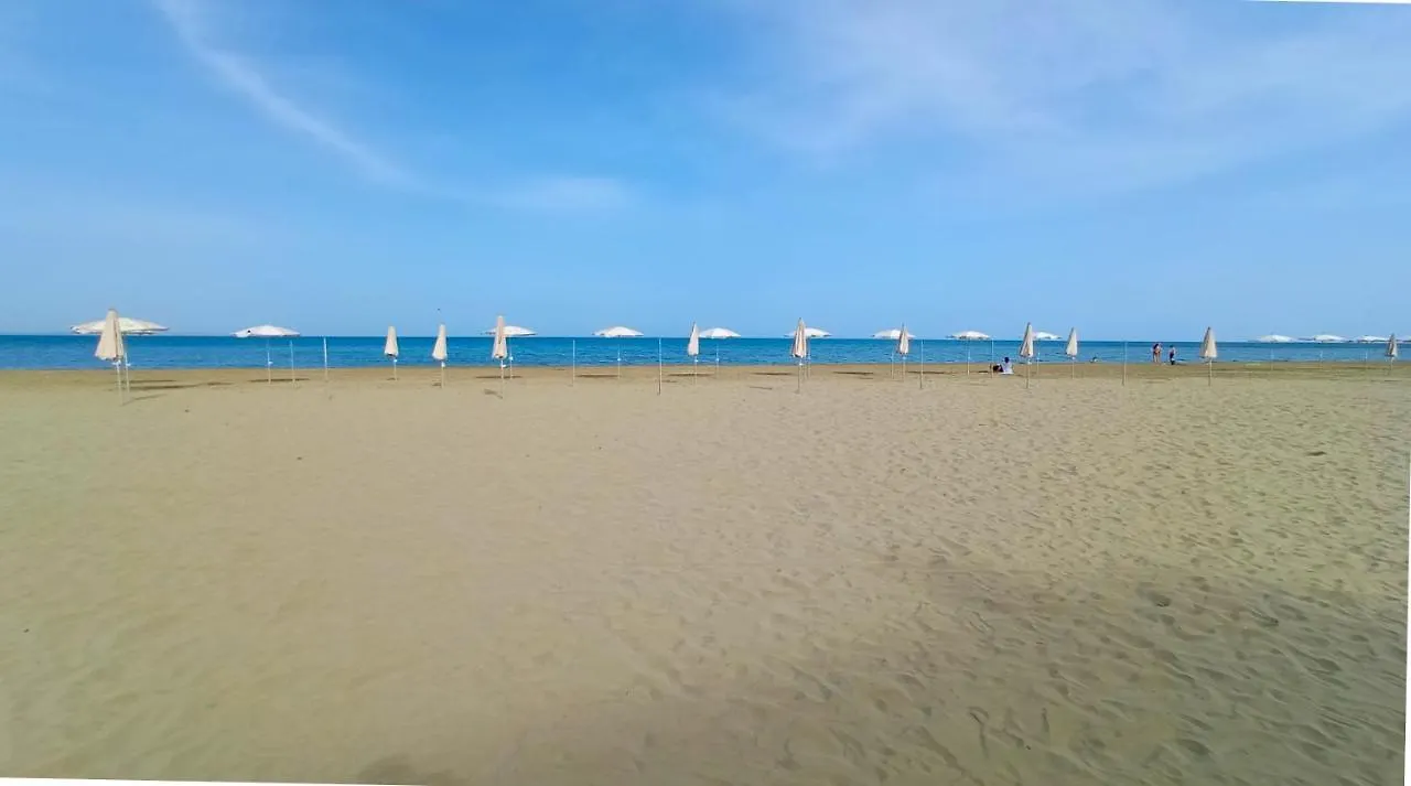 Homestay Luxury Private Rooms -Sea View, Netflix, Gym- 5 Min From Beach! - Private Room In Shared Apartment Larnaca