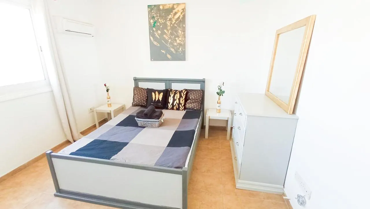 Luxury Private Rooms -Sea View, Netflix, Gym- 5 Min From Beach! - Private Room In Shared Apartment Larnaca Homestay