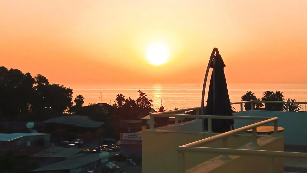 Luxury Private Rooms -Sea View, Netflix, Gym- 5 Min From Beach! - Private Room In Shared Apartment Larnaca