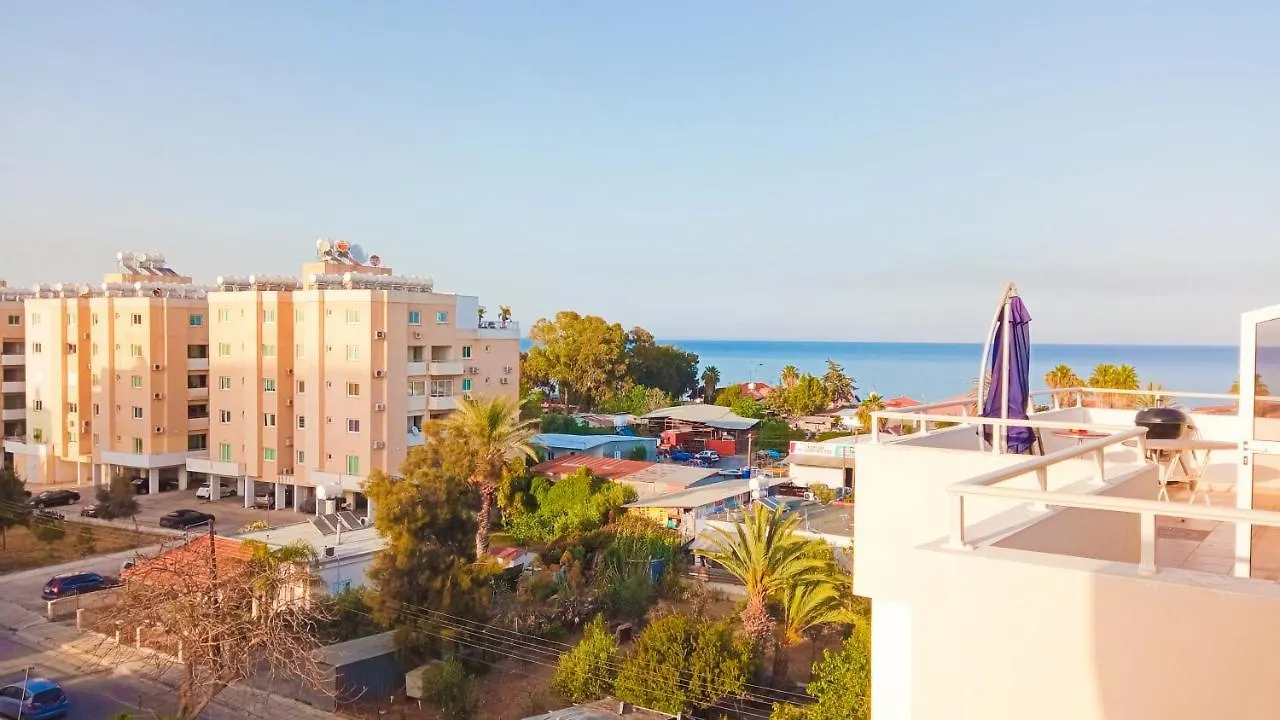 Homestay Luxury Private Rooms -Sea View, Netflix, Gym- 5 Min From Beach! - Private Room In Shared Apartment Larnaca