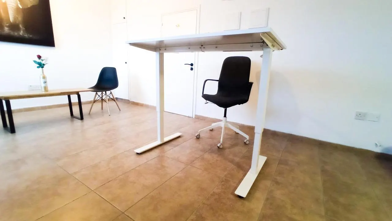 Homestay Luxury Private Rooms -Sea View, Netflix, Gym- 5 Min From Beach! - Private Room In Shared Apartment Larnaca Cyprus