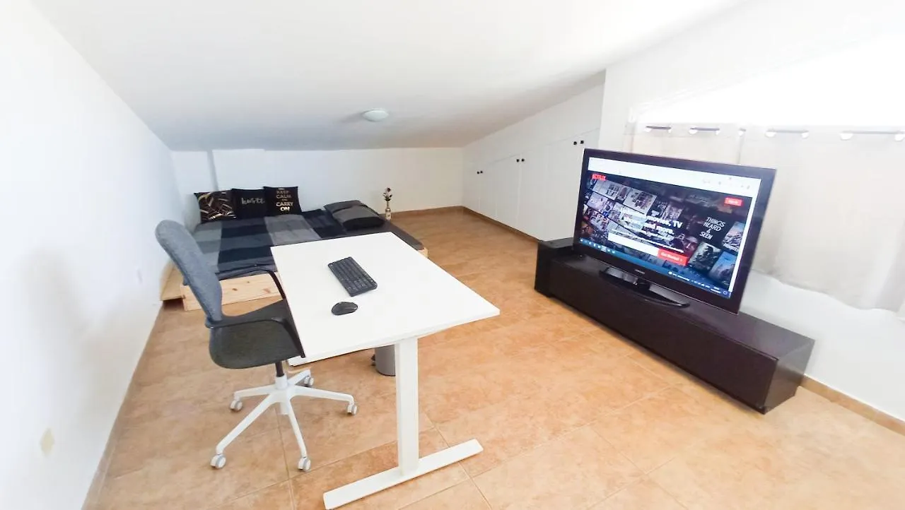 Luxury Private Rooms -Sea View, Netflix, Gym- 5 Min From Beach! - Private Room In Shared Apartment Larnaca Homestay